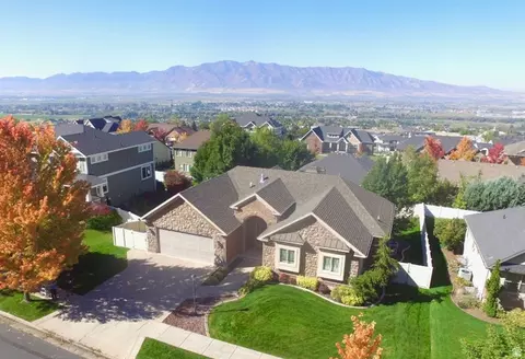 1211 Grandview Dr, Providence, UT 84332