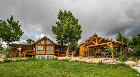 Exterior - 320 S 500 E, Mount Pleasant, UT 84647 photo 3 of 5
