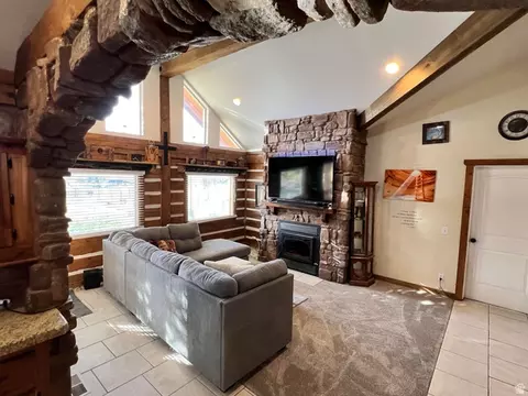Living - 320 S 500 E, Mount Pleasant, UT 84647 photo 2 of 5