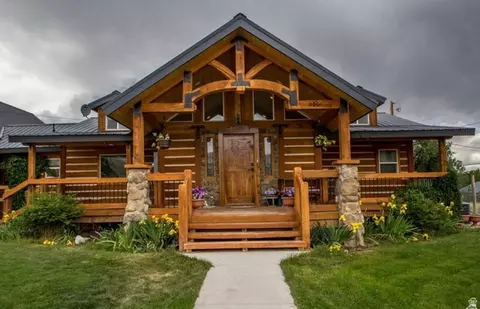 Exterior - 320 S 500 E, Mount Pleasant, UT 84647 photo 2 of 5