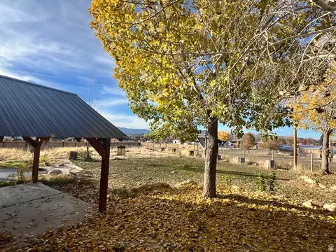 Exterior - 320 S 500 E, Mount Pleasant, UT 84647 photo 4 of 5