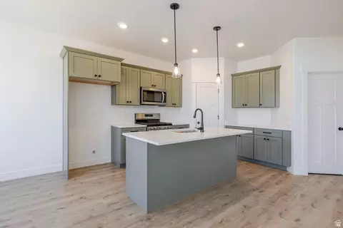 Kitchen - 4752 S Heartwood Rd #433, Mapleton, UT 84664 photo 2 of 4