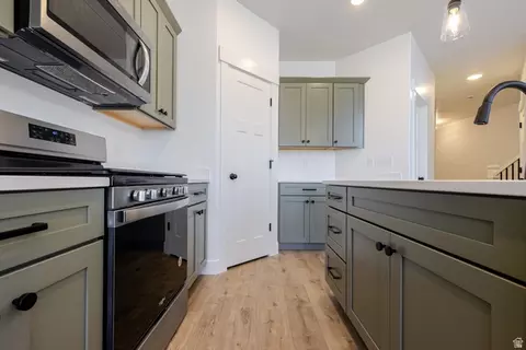 Kitchen - 4752 S Heartwood Rd #433, Mapleton, UT 84664 photo 4 of 4