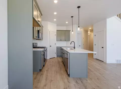 Kitchen - 4752 S Heartwood Rd #433, Mapleton, UT 84664 photo 3 of 4