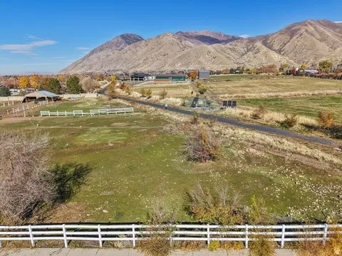 1377 E Maple St, Mapleton, UT 84664 photo 2