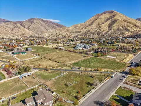 1377 E Maple St, Mapleton, UT 84664 photo 9