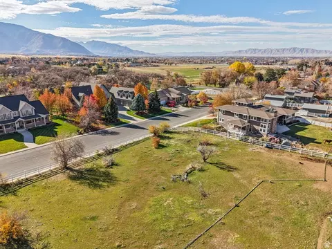 1377 E Maple St, Mapleton, UT 84664 photo 5