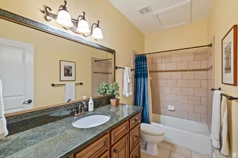 Bath - 330 W Paradiso Ln, Centerville, UT 84014 photo 1 of 5