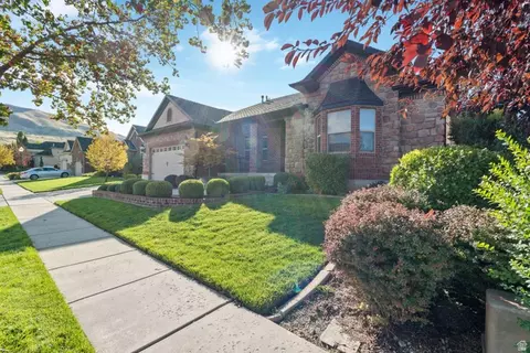 Exterior - 330 W Paradiso Ln, Centerville, UT 84014 photo 6 of 7