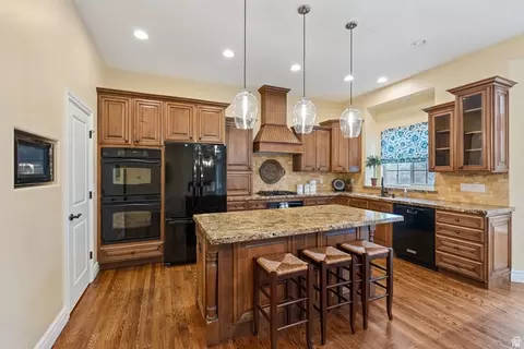 Kitchen - 330 W Paradiso Ln, Centerville, UT 84014 photo 1 of 2