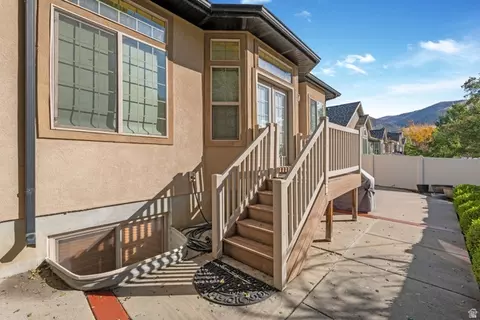 Exterior - 330 W Paradiso Ln, Centerville, UT 84014 photo 4 of 7