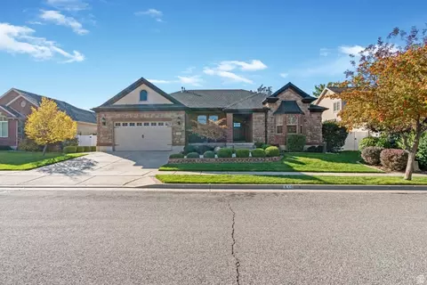 Exterior - 330 W Paradiso Ln, Centerville, UT 84014 photo 5 of 7