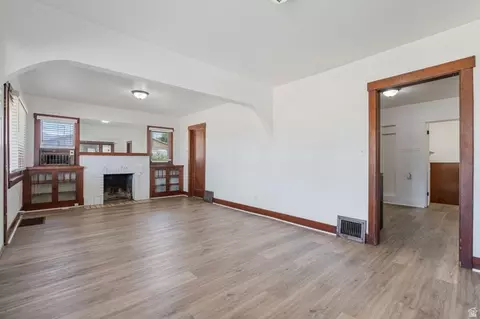 Living - 921 W 2700 S, Syracuse, UT 84075 photo 1 of 4