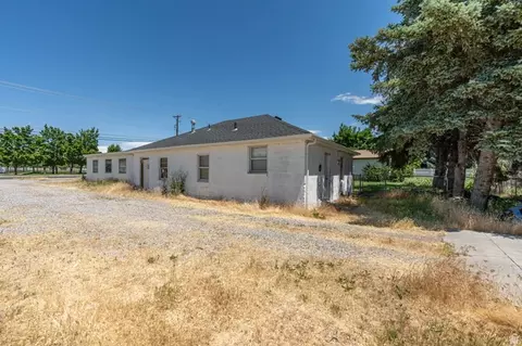 Exterior - 921 W 2700 S, Syracuse, UT 84075 photo 3 of 5