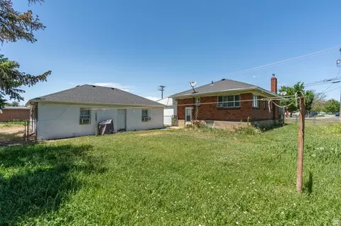 Exterior - 921 W 2700 S, Syracuse, UT 84075 photo 5 of 5