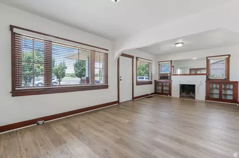 Living - 921 W 2700 S, Syracuse, UT 84075 photo 2 of 4