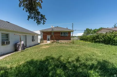 Exterior - 921 W 2700 S, Syracuse, UT 84075 photo 4 of 5