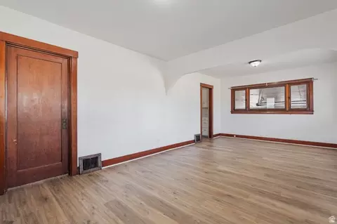 Living - 921 W 2700 S, Syracuse, UT 84075 photo 3 of 4