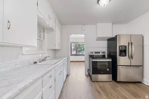 Kitchen - 921 W 2700 S, Syracuse, UT 84075 photo 1 of 4