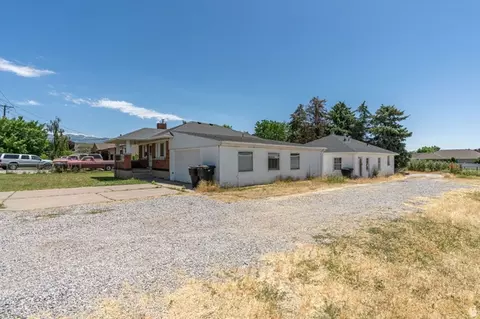Exterior - 921 W 2700 S, Syracuse, UT 84075 photo 2 of 5