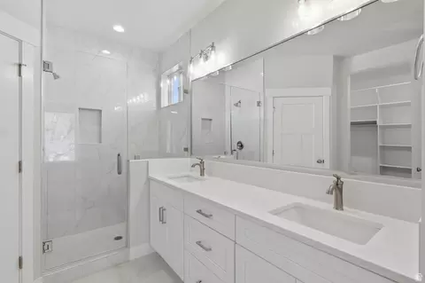 Bath - 677 E 800 S St S, Springville, UT 84663 photo 4 of 5