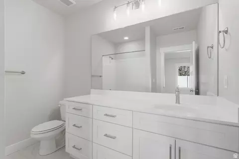Bath - 677 E 800 S St S, Springville, UT 84663 photo 2 of 5
