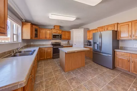 Kitchen - 33 E Merriam Ct, Moab, UT 84532 photo 1 of 6