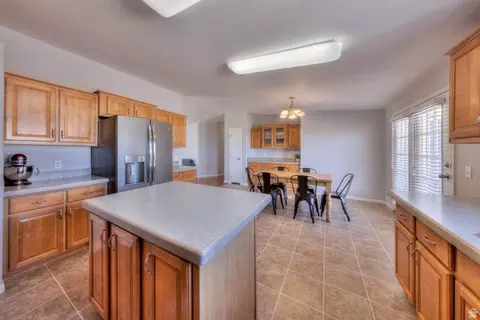 Kitchen - 33 E Merriam Ct, Moab, UT 84532 photo 3 of 6