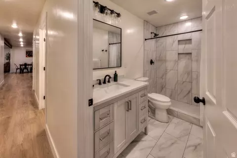 Bath - 33 E Merriam Ct, Moab, UT 84532 photo 3 of 4