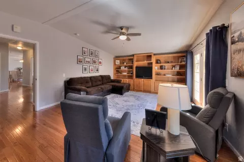 Living - 33 E Merriam Ct, Moab, UT 84532 photo 6 of 7