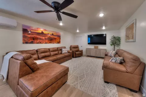 Living - 33 E Merriam Ct, Moab, UT 84532 photo 7 of 7
