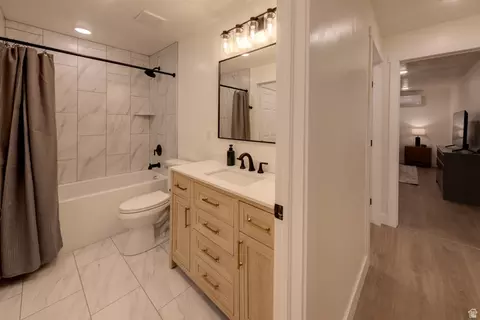 Bath - 33 E Merriam Ct, Moab, UT 84532 photo 4 of 4