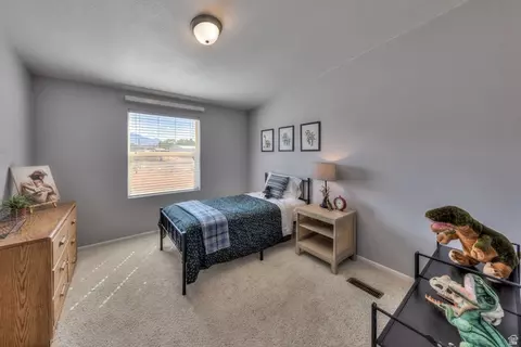 Bedroom - 33 E Merriam Ct, Moab, UT 84532 photo 4 of 8