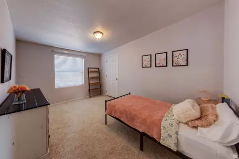 Bedroom - 33 E Merriam Ct, Moab, UT 84532 photo 5 of 8