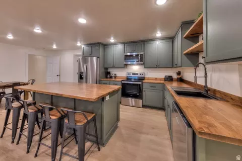 Kitchen - 33 E Merriam Ct, Moab, UT 84532 photo 5 of 6