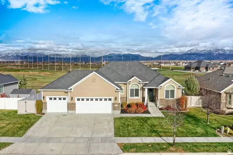 2444 N Hooded Crane Cir #11, Clinton, UT 84015