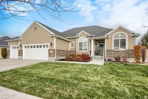 2444 N Hooded Crane Cir #11, Clinton, UT 84015