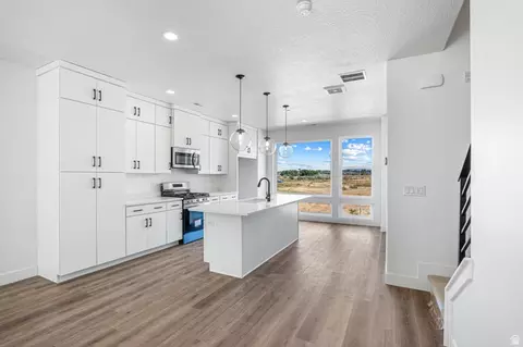 1485 W Burke Ln #102, Farmington, UT 84025