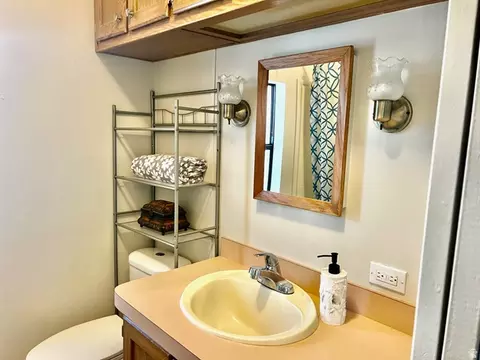 Bath - 1160 E Telegraph St #12, Washington, UT 84780 photo 1 of 2