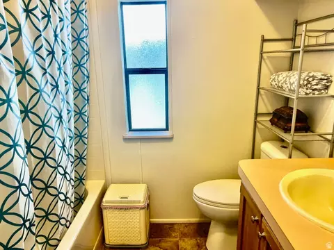 Bath - 1160 E Telegraph St #12, Washington, UT 84780 photo 2 of 2