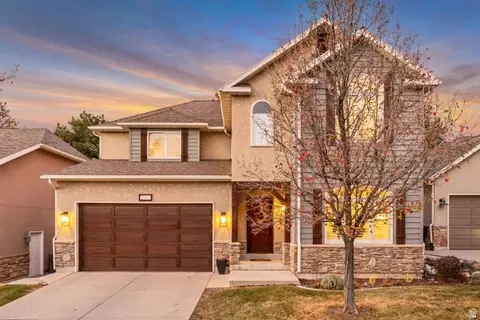 3261 E Lantern Hill Ct, Cottonwood Heights, UT 84093