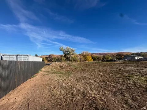 396 W 200 S, Moab, UT 84532 photo 4