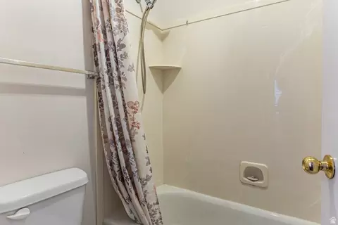 Bath - 75 N Peregrine Ln #8, Bountiful, UT 84010 photo 4 of 5