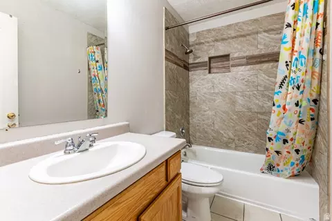 Bath - 75 N Peregrine Ln #8, Bountiful, UT 84010 photo 1 of 5