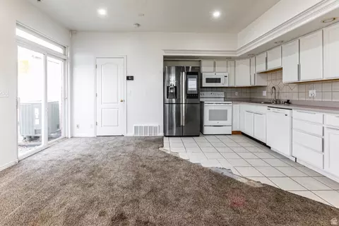 Living - 75 N Peregrine Ln #8, Bountiful, UT 84010 photo 2 of 2
