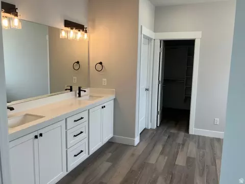 Bath - 352 E Mistilake Ln #20, Draper, UT 84020 photo 1 of 3
