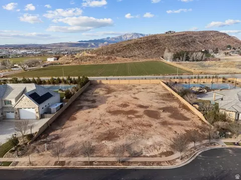 387 E Chateau Meadows Cir, Washington, UT 84780