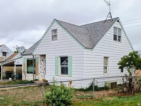 333 Denver Ave, East Carbon, UT 84520