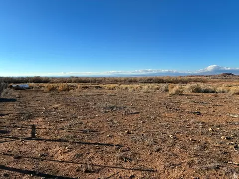 9813 E 4000 N, Lapoint, UT 84039 photo 8