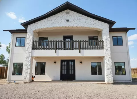 865 N Redwood St, Hildale, UT 84784